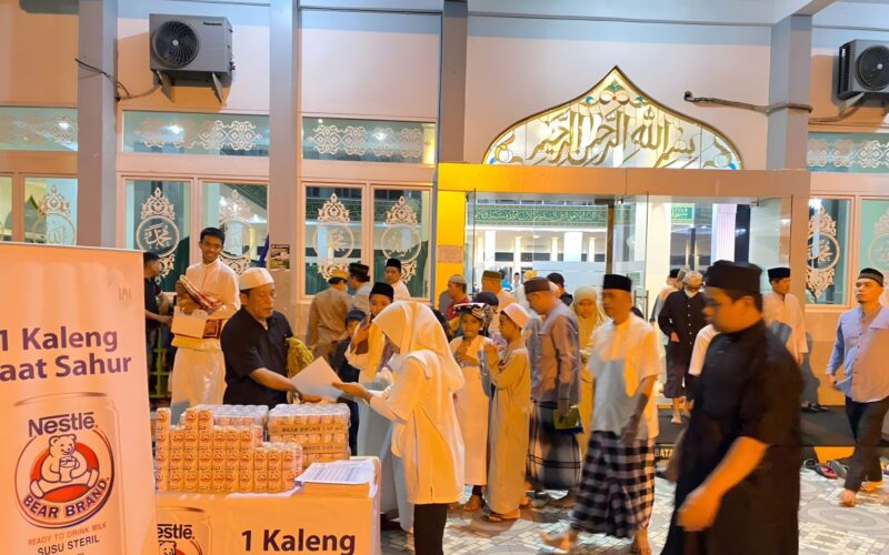 Bear Brand bagikan produk untuk 700 masjid di Indonesia